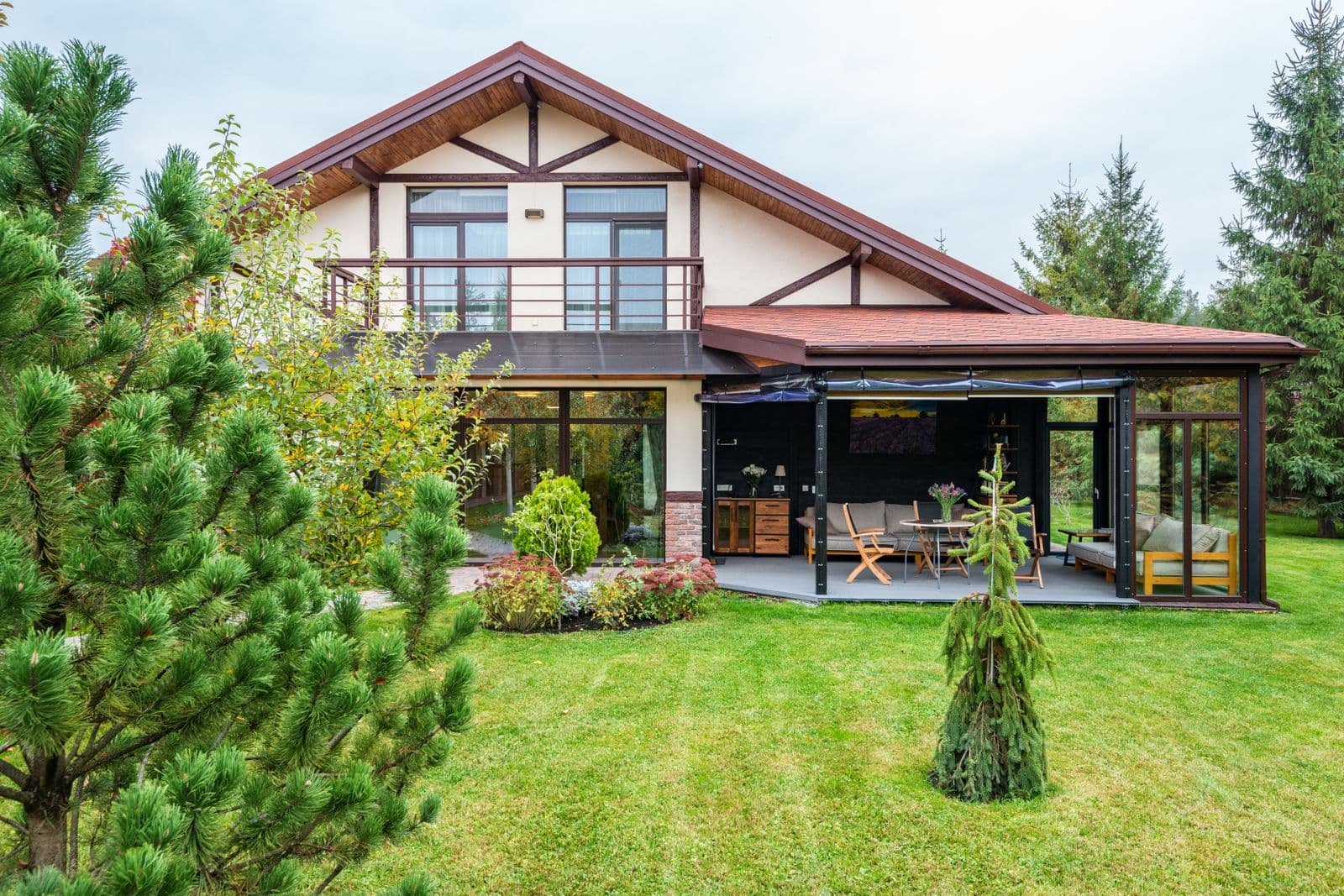 An Oakwood landscaped garden